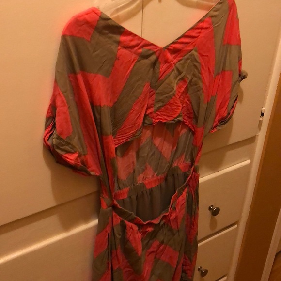 Dress - Picture 3 of 4